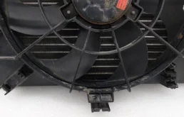 Кассета радиаторов для Hyundai Solaris 2013 года на фотографиях