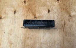 Блок управления двигателем для Mitsubishi Pajero 2005 года на фотографиях