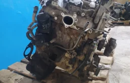 Двигатель без навесного для Nissan Navara 2013 года на фотографиях