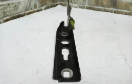 Петля капота левая для Audi Q3 на фотографиях