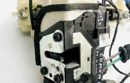 Замок двери передний левый (813102р000) для Kia Sorento 2 XM Rest 2012-2021