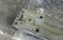 Усилитель переднего бампера для Ford Explorer на фотографиях