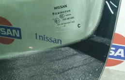 Лобовое (ветровое) стекло для Nissan Qashqai на фотографиях