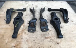 Рычаг задний правый верхний для Suzuki Grand Vitara 2012 года на фотографиях