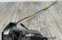 Замок передней левой двери для Opel Zafira 2014 года на фотографиях