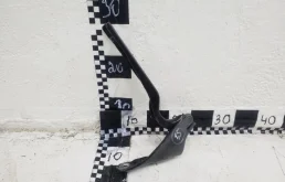 Петля капота левая для Skoda Rapid 2025 года на фотографиях