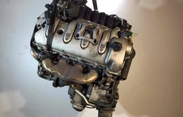 Двигатель без навесного для Porsche Cayenne 2002 года на фотографиях