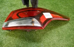 Фонарь внешний правый для Hyundai Solaris 2021 года на фотографиях