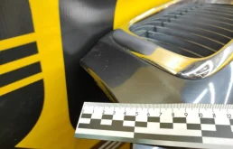 Капот для BMW 7er 2001 года на фотографиях