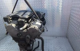 Двигатель без навесного для Chrysler 300C 2011 года на фотографиях