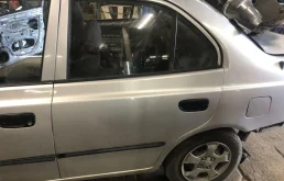 Двери для Hyundai Accent 2003 года на фотографиях
