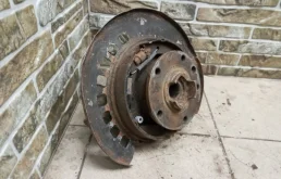 Кулак задний левый для Audi Q7 на фотографиях