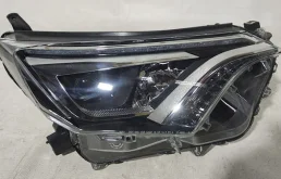 Фары для Toyota RAV4 2018 года на фотографиях