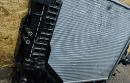 Радиатор охлаждения ДВС для BMW 3er 2002 года на фотографиях