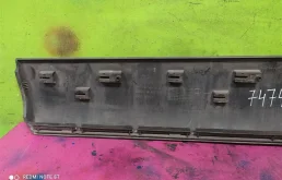 Молдинг двери передний правый для Audi Q7 2009 года на фотографиях