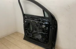 Накладка на дверь передняя левая для Audi Q7 2015 года на фотографиях