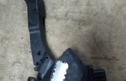 Электронная педаль газа для Toyota RAV4 на фотографиях