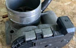 Дроссельная заслонка для Audi A4 2001 года на фотографиях