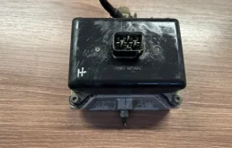 Блок клапанов пневмоподвески для Lexus LX на фотографиях