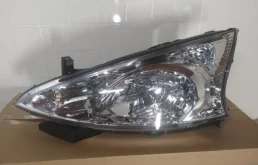 Фары для Mitsubishi Grandis 2005 года на фотографиях