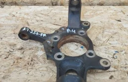 Кулак поворотный правый для Mitsubishi Pajero 2009 года на фотографиях