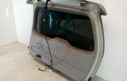 Двери для Mitsubishi Grandis 2005 года на фотографиях