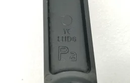 Поводок лобового стеклоочистителя левый для Hyundai Solaris 2021 года на фотографиях