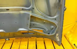 Капот для BMW 7er 2001 года на фотографиях