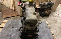 Двигатель без навесного для Renault Logan 2005 года на фотографиях