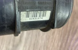 Датчик массового расхода воздуха для Opel Zafira 2004 года на фотографиях