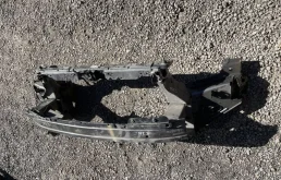 Усилитель бампера передний верхний для Opel Astra 2013 года на фотографиях