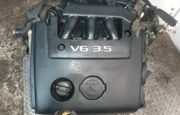 Двигатель без навесного для Nissan Pathfinder 2003 года на фотографиях