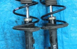 Амортизатор передний левый для Toyota Corolla на фотографиях