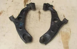 Рычаг передний правый нижний для Mazda CX 5 2021 года на фотографиях