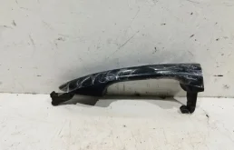 Ручка двери передняя левая внешняя для Hyundai Solaris 2013 года на фотографиях