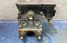 Блок ABS для Audi Q7 2008 года на фотографиях