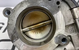 Дроссельная заслонка для Mercedes-Benz C class 2006 года на фотографиях