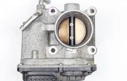 Дроссельная заслонка для Toyota Corolla на фотографиях