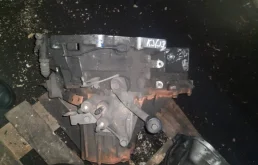 МКПП для Kia Carnival 2002 года на фотографиях