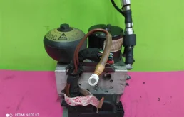 Блок ABS для Mercedes-Benz E class 2003 года на фотографиях