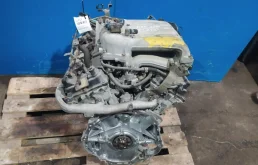 Двигатель без навесного для Nissan Pathfinder 2003 года на фотографиях