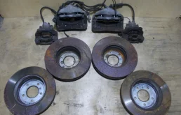 Диски тормозные передние (комплект) для BMW 5er 2009 года на фотографиях