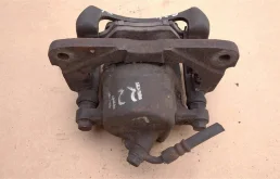 Суппорт передний левый для Toyota RAV4 на фотографиях