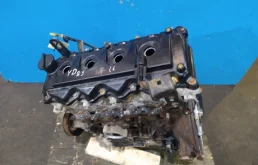 Двигатель без навесного для Nissan Pathfinder 2000 года на фотографиях