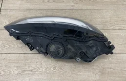 Фара правая для Audi Q7 2020 года на фотографиях