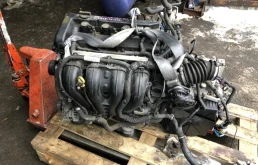 Двигатель без навесного для Volvo C30 2011 года на фотографиях