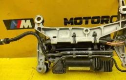 Компрессор пневмоподвески задний для Porsche Cayenne на фотографиях