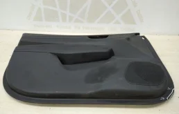 Обшивка двери передняя левая для Hyundai Solaris 2019 года на фотографиях