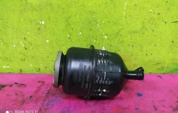 Бачок ГУР для Audi A8 2010 года на фотографиях