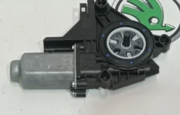 Мотор стеклоподъемника передний левый для Volkswagen Touran 2005 года на фотографиях